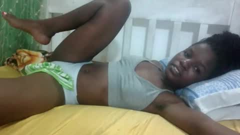 Snapshot of petitesweetchiq chatting on October 8, 11:57 pm petitesweetchiq online show from October 8, 11:57 pm