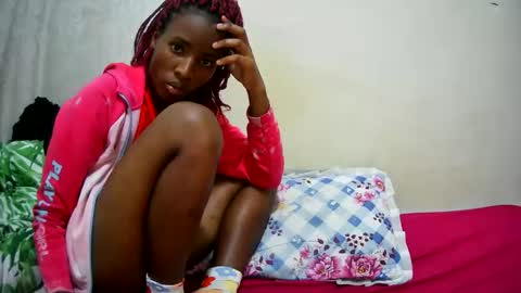 Snapshot of petitetasha chatting on September 14, 3:05 am petitetasha online show from September 14, 3:05 am