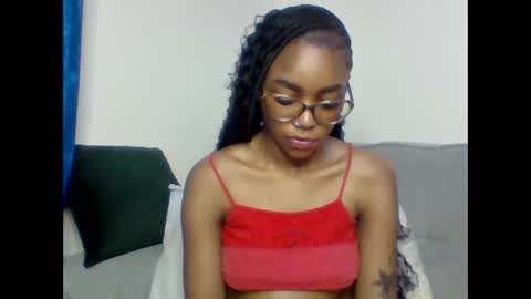 Snapshot of pettite_babe chatting on October 12, 12:31 am Arielle online show from October 12, 12:31 am
