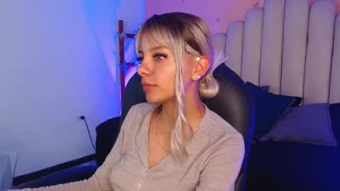 Snapshot of peyton_gh chatting on October 5, 3:38 am Peyton online show from October 5, 3:38 am