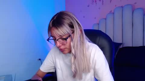Snapshot of peyton_gh chatting on October 17, 3:31 am Peyton online show from October 17, 3:31 am
