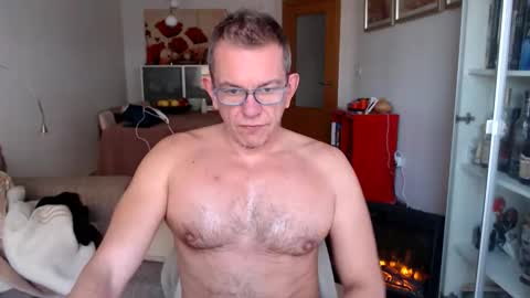 Snapshot of pg19clp4191zm chatting on December 1, 7:57 am Alex online show from December 1, 7:57 am