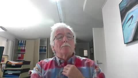 Snapshot of pgroove542707 chatting on December 4, 10:35 am pgroove542707 online show from December 4, 10:35 am