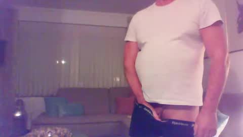 Snapshot of phil279 chatting on November 4, 7:24 pm Phil online show from November 4, 7:24 pm