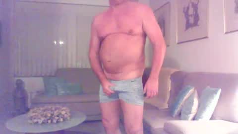 Snapshot of phil279 chatting on November 29, 4:21 pm Phil online show from November 29, 4:21 pm