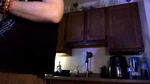 Snapshot of phildoesart chatting on December 31, 4:06 am Phil online show from December 31, 4:06 am