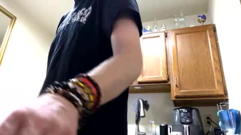 Snapshot of phildoesart chatting on January 4, 1:21 am Phil online show from January 4, 1:21 am