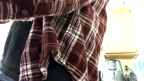 Snapshot of phildoesart chatting on January 6, 12:27 am Phil online show from January 6, 12:27 am