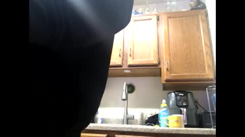 Snapshot of phildoesart chatting on March 10, 12:18 am Phil online show from March 10, 12:18 am