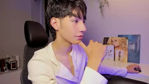 Phil.   INDEPENDENT MODEL online show from March 31, 4:24 am