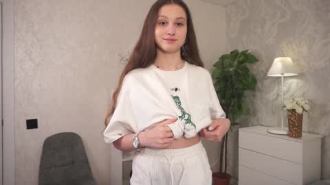 Snapshot of philippadelmore chatting on January 8, 11:19 pm Bella online show from January 8, 11:19 pm