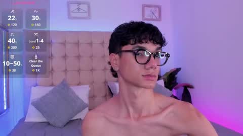 Snapshot of phillicious_ chatting on November 5, 6:02 am Phillip online show from November 5, 6:02 am