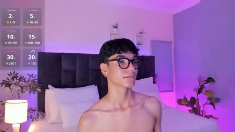 Snapshot of phillicious_ chatting on November 8, 10:30 pm Phillip online show from November 8, 10:30 pm