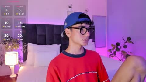 Snapshot of phillicious_ chatting on November 14, 9:46 pm Phillip online show from November 14, 9:46 pm