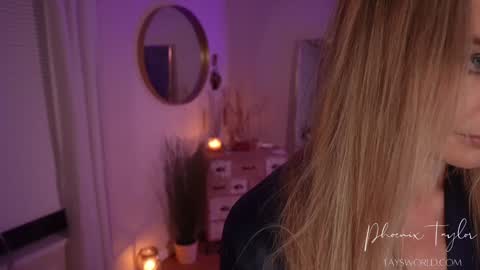 Snapshot of phoenix_taylor chatting on November 19, 2:11 am PHOENIX TAYLOR online show from November 19, 2:11 am