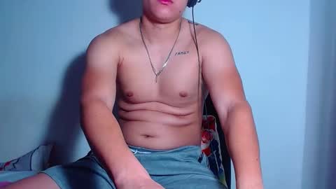Snapshot of phoenixgnz08 chatting on January 5, 12:10 pm AdnierGnz online show from January 5, 12:10 pm