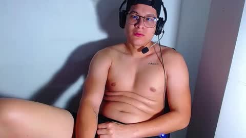 Snapshot of phoenixgnz08 chatting on January 13, 12:24 pm AdnierGnz online show from January 13, 12:24 pm