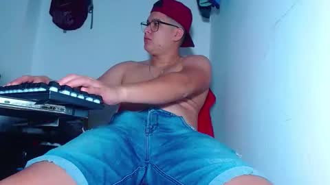 Snapshot of phoenixgnz08 chatting on December 4, 11:30 am AdnierGnz online show from December 4, 11:30 am