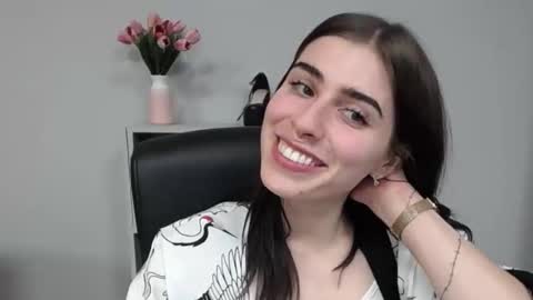 Snapshot of pia_desire chatting on October 2, 5:09 pm P I A online show from October 2, 5:09 pm