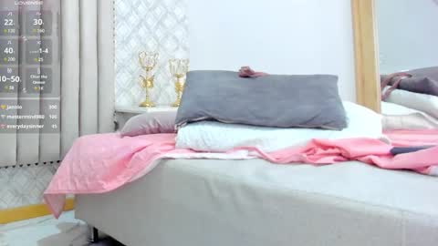 Snapshot of pia_johnson_ chatting on February 25, 2:33 pm online show from February 25, 2:33 pm