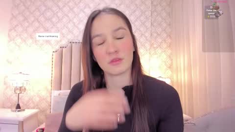 Snapshot of pia_johnson_ chatting on September 11, 11:43 am online show from September 11, 11:43 am