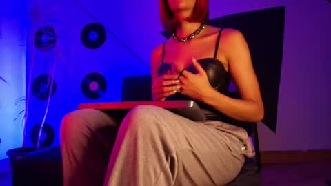 Snapshot of pia_mo chatting on October 16, 3:07 am Special Couple Show - WELCOME TO XMAS 5 and 6 December - 2 at 8 pm COL hour online show from October 16, 3:07 am