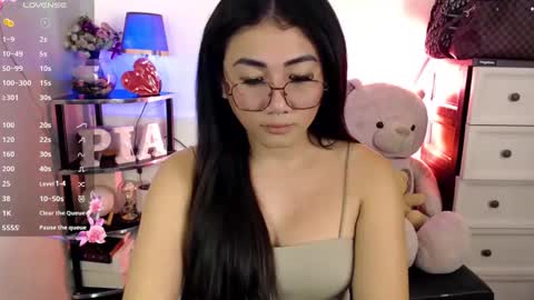 Pia online show from January 27, 1:30 pm