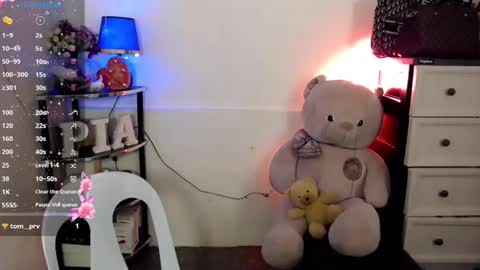 Pia online show from February 6, 1:10 pm