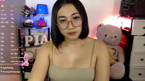 Pia online show from February 7, 2:04 pm