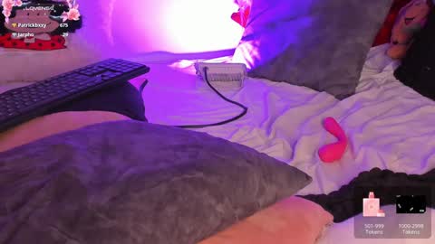 Snapshot of piafisher_ chatting on February 4, 5:01 pm PIA FISHER online show from February 4, 5:01 pm