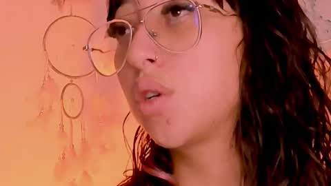 Snapshot of piafisher_ chatting on December 18, 1:22 am PIA FISHER online show from December 18, 1:22 am