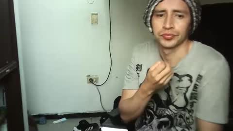 Snapshot of picaachu chatting on March 3, 2:37 pm picaachu online show from March 3, 2:37 pm