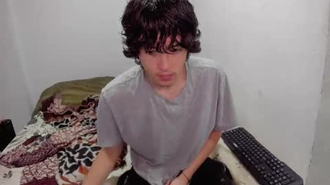 Snapshot of picaszomilos350 chatting on November 10, 10:03 am picaszomilos350 online show from November 10, 10:03 am