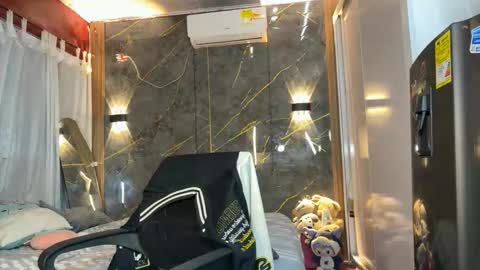 Snapshot of pichon_baby chatting on December 18, 9:26 am pichon_baby online show from December 18, 9:26 am