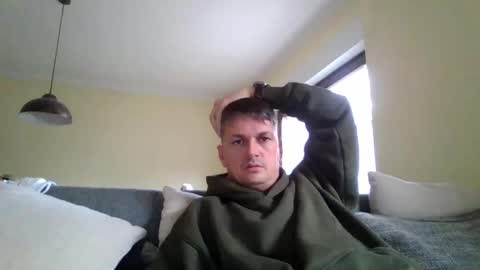 Snapshot of piercingsxxx chatting on November 18, 8:30 am piercingsxxx online show from November 18, 8:30 am