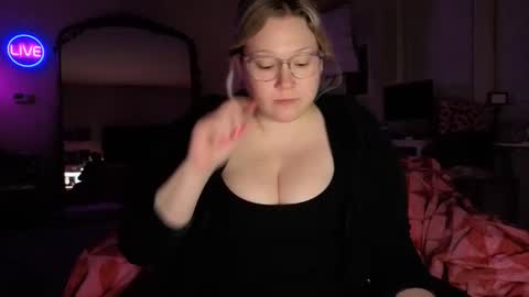 Piggy Rose online show from April 8, 12:43 am