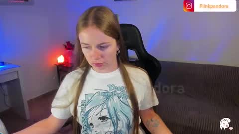 Snapshot of piinkpandora chatting on September 26, 8:24 pm PiinkPandora online show from September 26, 8:24 pm