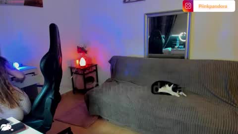 Snapshot of piinkpandora chatting on November 14, 3:22 pm PiinkPandora online show from November 14, 3:22 pm