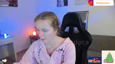 Snapshot of piinkpandora chatting on December 21, 9:22 pm PiinkPandora online show from December 21, 9:22 pm