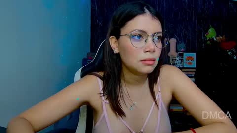 Snapshot of piixiie_d_oll chatting on February 13, 3:07 am Andrea G online show from February 13, 3:07 am