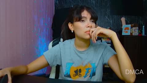 Snapshot of piixiie_d_oll chatting on October 23, 2:44 am Andrea G online show from October 23, 2:44 am