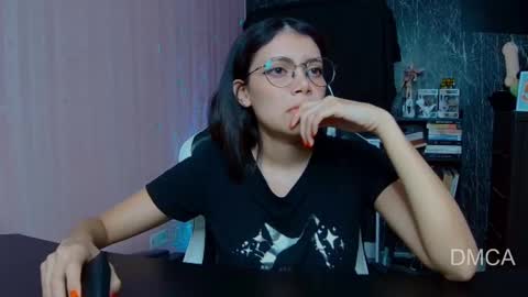 Snapshot of piixiie_d_oll chatting on November 10, 2:32 am Andrea G online show from November 10, 2:32 am