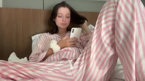 Snapshot of pileacadieri__ chatting on December 9, 5:07 am Trisha online show from December 9, 5:07 am