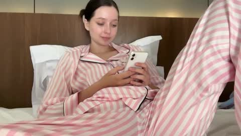 Snapshot of pileacadieri__ chatting on December 9, 11:47 am Trisha online show from December 9, 11:47 am