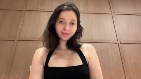 Snapshot of pileacadieri__ chatting on January 1, 12:44 pm Trisha online show from January 1, 12:44 pm