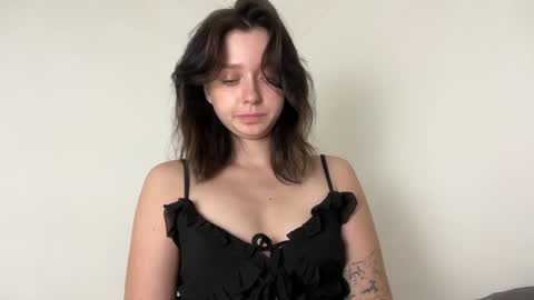 Snapshot of pileacadieri__ chatting on January 2, 10:48 am Trisha online show from January 2, 10:48 am