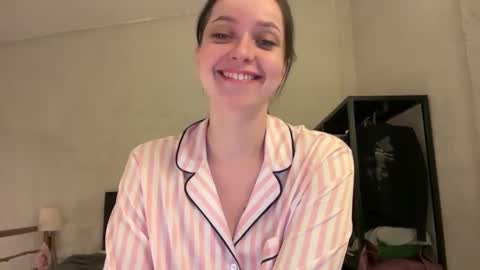 Snapshot of pileacadieri__ chatting on March 12, 11:42 am Trisha online show from March 12, 11:42 am