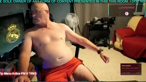 Snapshot of pilot_dave_69 chatting on September 25, 4:49 am Dave online show from September 25, 4:49 am