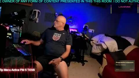 Snapshot of pilot_dave_69 chatting on October 16, 4:46 am Dave online show from October 16, 4:46 am