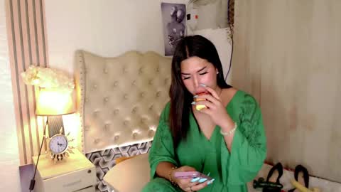 Snapshot of pinay_ivy chatting on January 5, 12:31 am Ivy Morningstar online show from January 5, 12:31 am